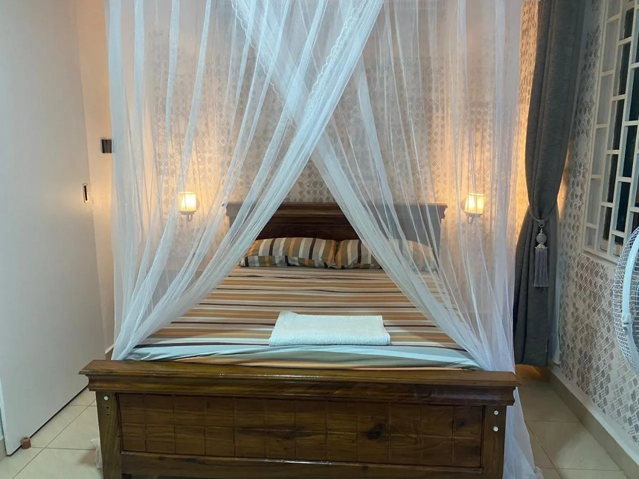 Fuego Hotel Kampala 3*,